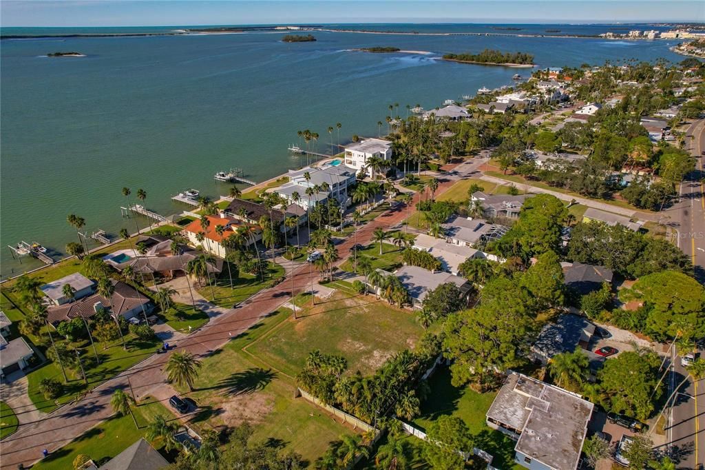 На продажу: $587,000 (0.17 acres)