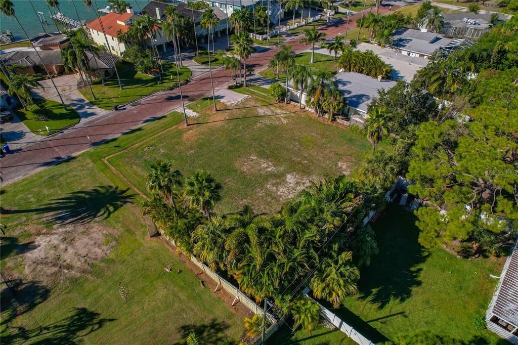 На продажу: $587,000 (0.17 acres)