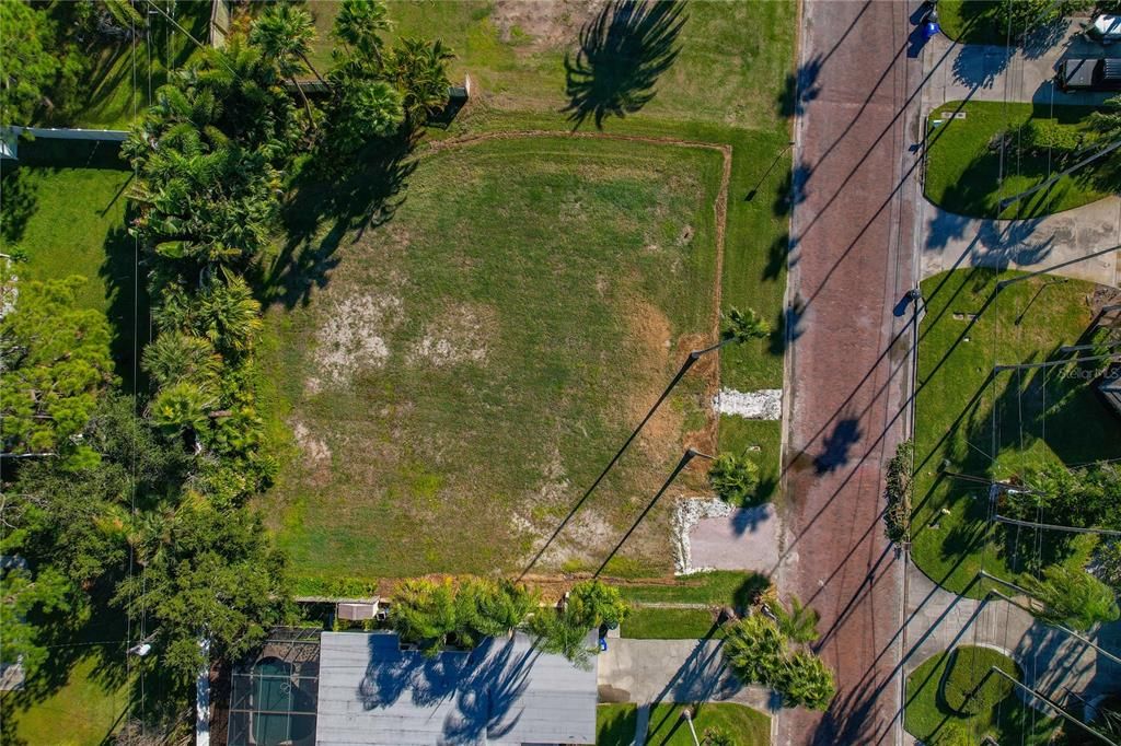 На продажу: $587,000 (0.17 acres)