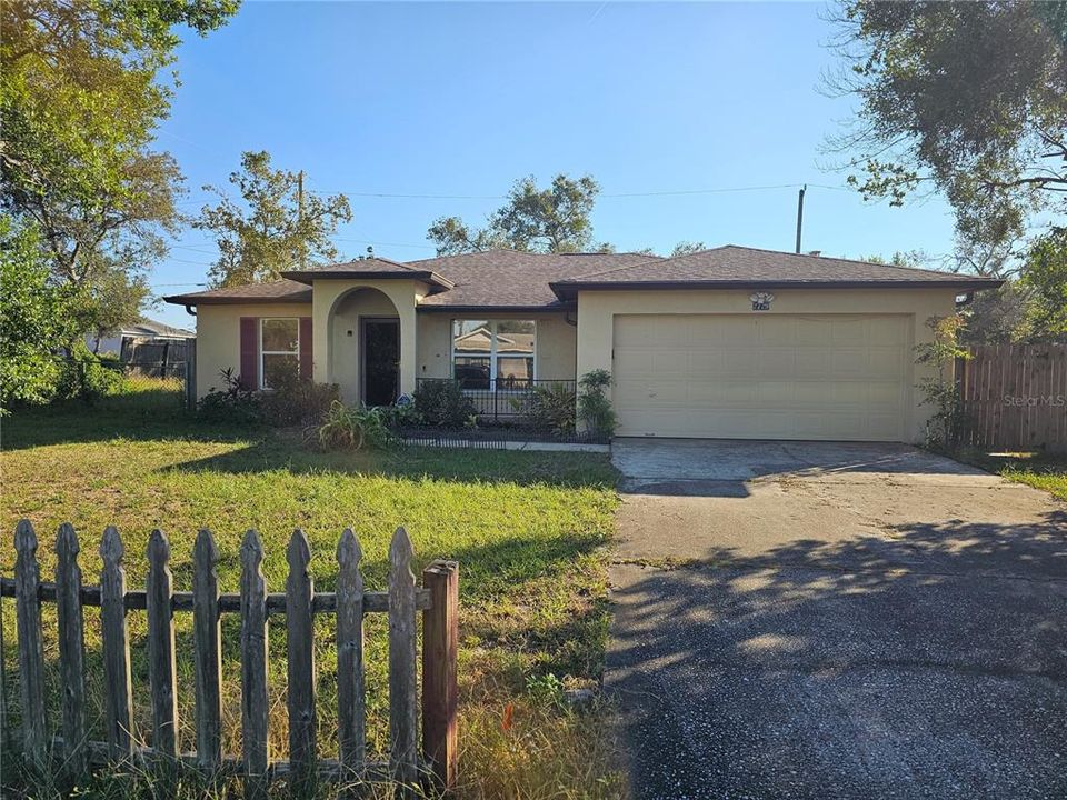 For Sale: $325,000 (4 beds, 3 baths, 1288 Square Feet)