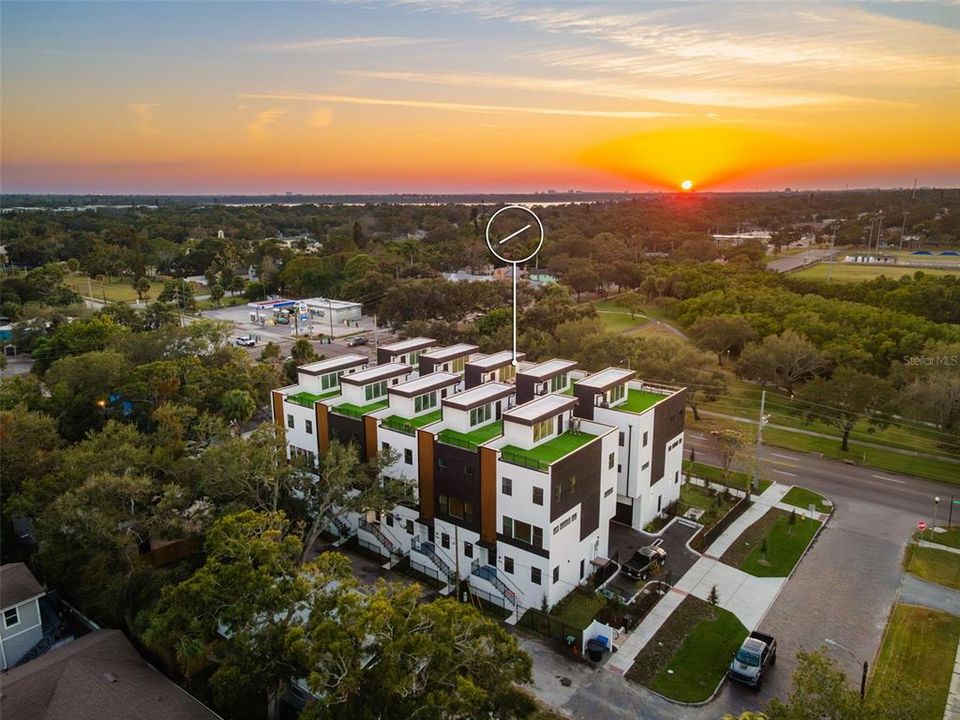 En Venta: $835,000 (3 camas, 3 baños, 2280 Pies cuadrados)