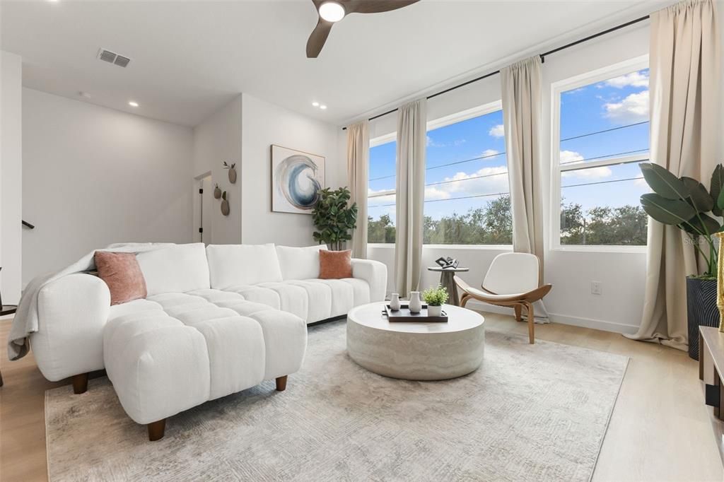 En Venta: $835,000 (3 camas, 3 baños, 2280 Pies cuadrados)