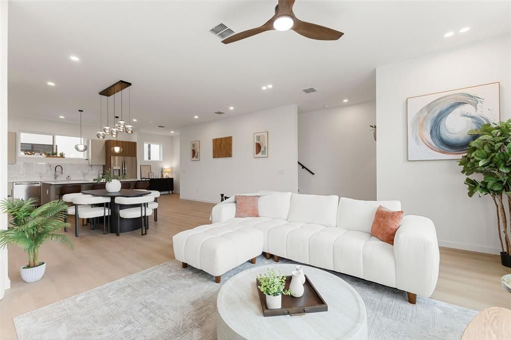 En Venta: $835,000 (3 camas, 3 baños, 2280 Pies cuadrados)