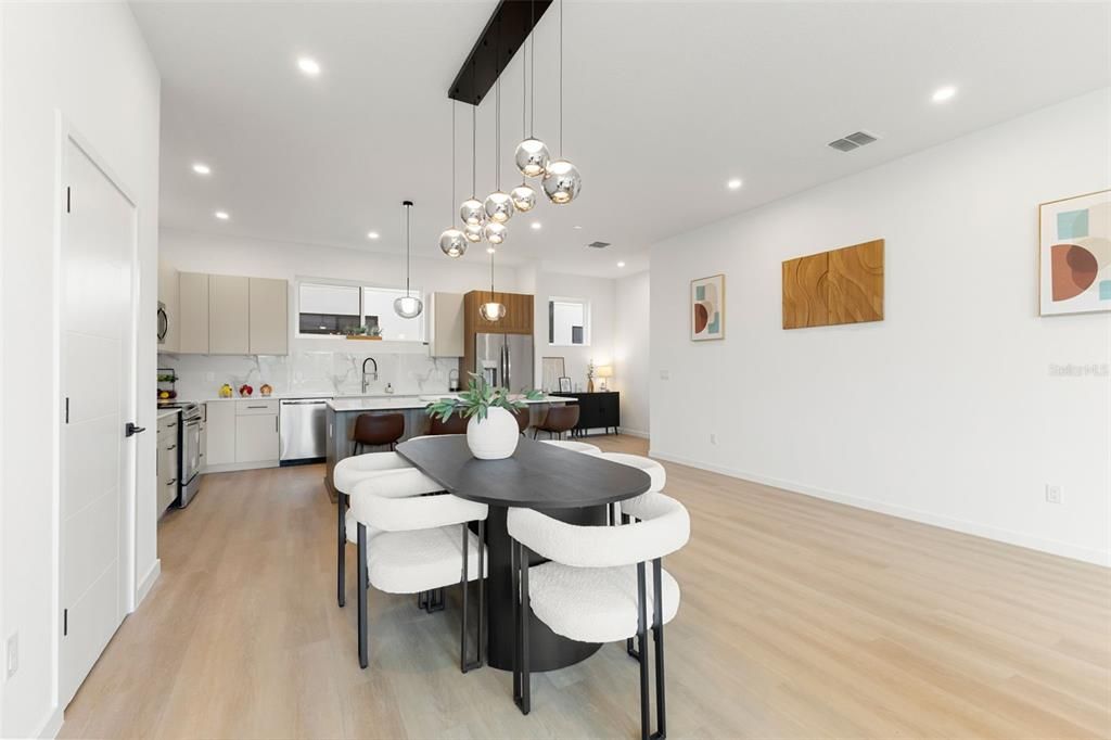 En Venta: $835,000 (3 camas, 3 baños, 2280 Pies cuadrados)