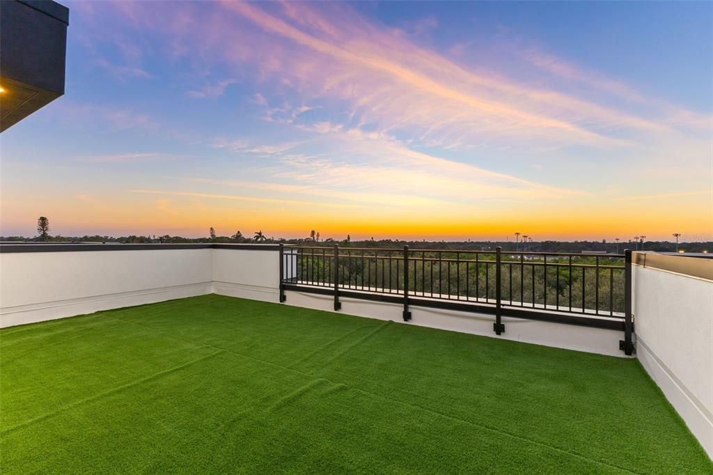 En Venta: $835,000 (3 camas, 3 baños, 2280 Pies cuadrados)