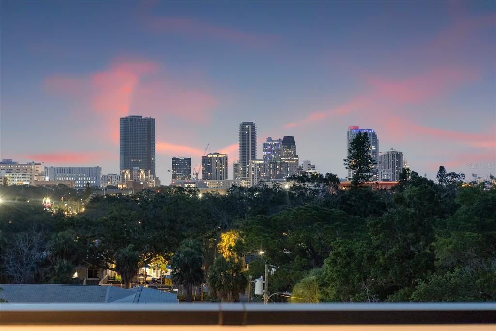 En Venta: $835,000 (3 camas, 3 baños, 2280 Pies cuadrados)