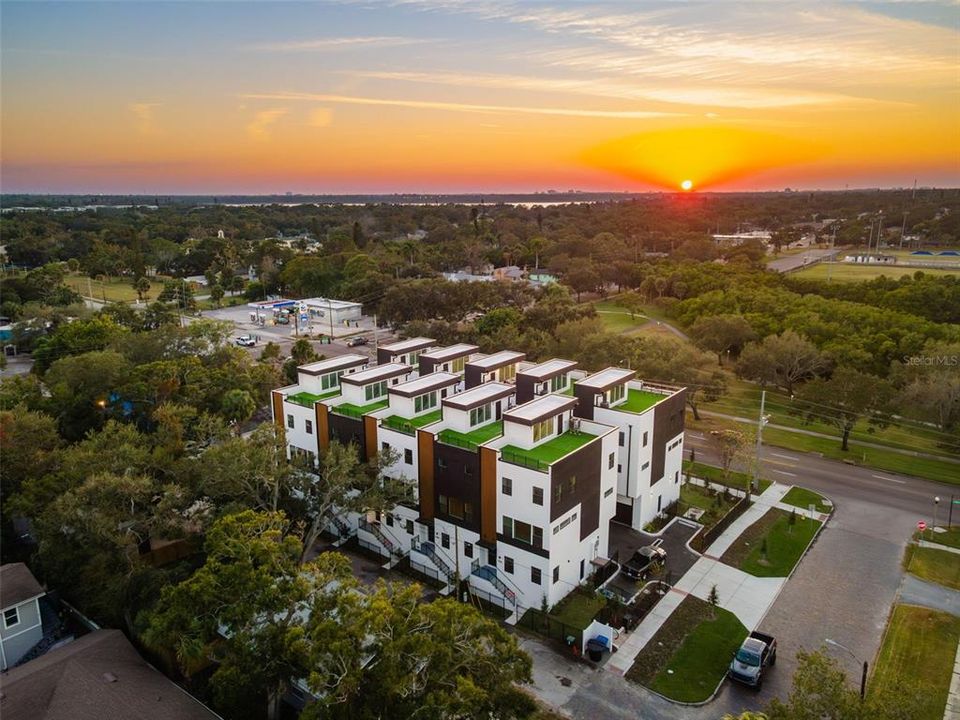 En Venta: $835,000 (3 camas, 3 baños, 2280 Pies cuadrados)