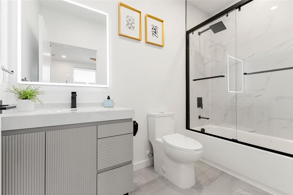 En Venta: $835,000 (3 camas, 3 baños, 2280 Pies cuadrados)