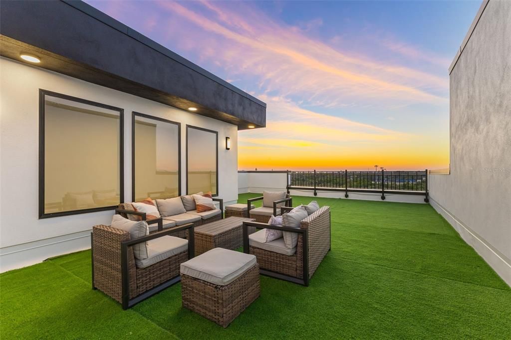 En Venta: $835,000 (3 camas, 3 baños, 2280 Pies cuadrados)