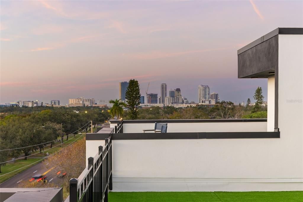 En Venta: $835,000 (3 camas, 3 baños, 2280 Pies cuadrados)