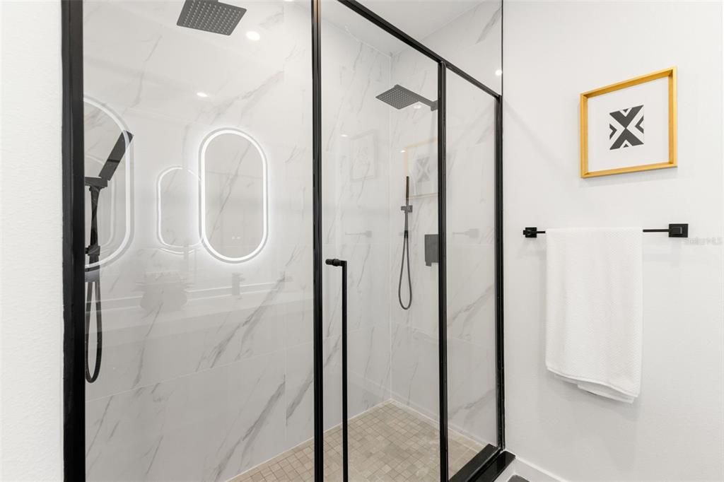 En Venta: $835,000 (3 camas, 3 baños, 2280 Pies cuadrados)