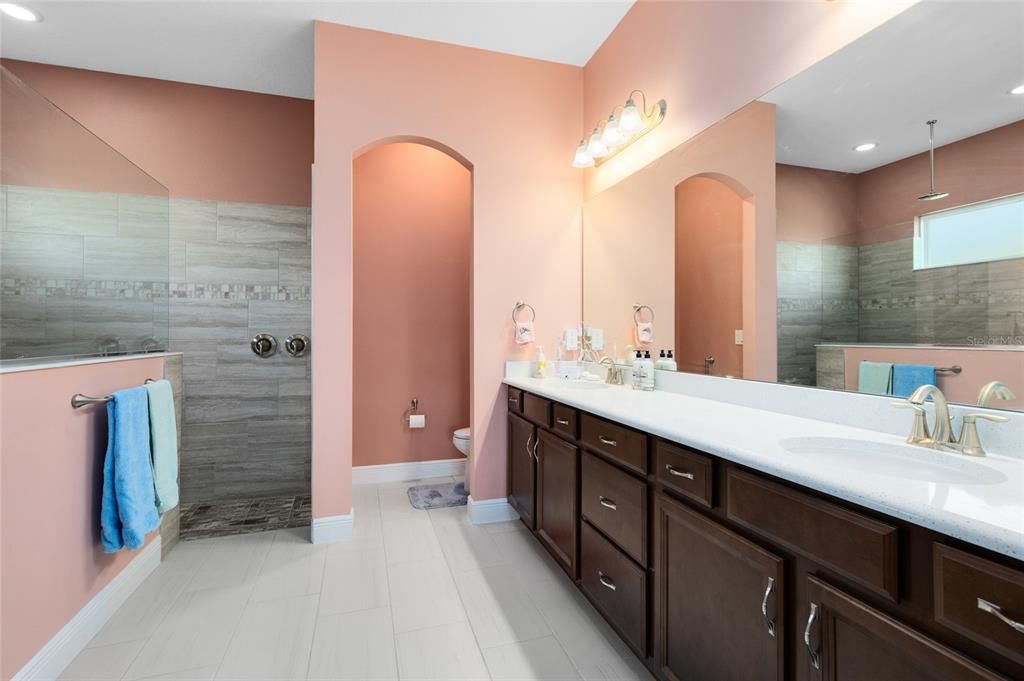 В аренду: $4,000 (5 спален, 3 ванн, 3599 Квадратных фут)