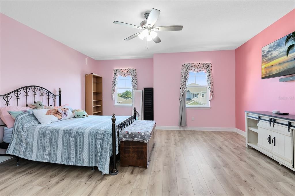 В аренду: $4,000 (5 спален, 3 ванн, 3599 Квадратных фут)