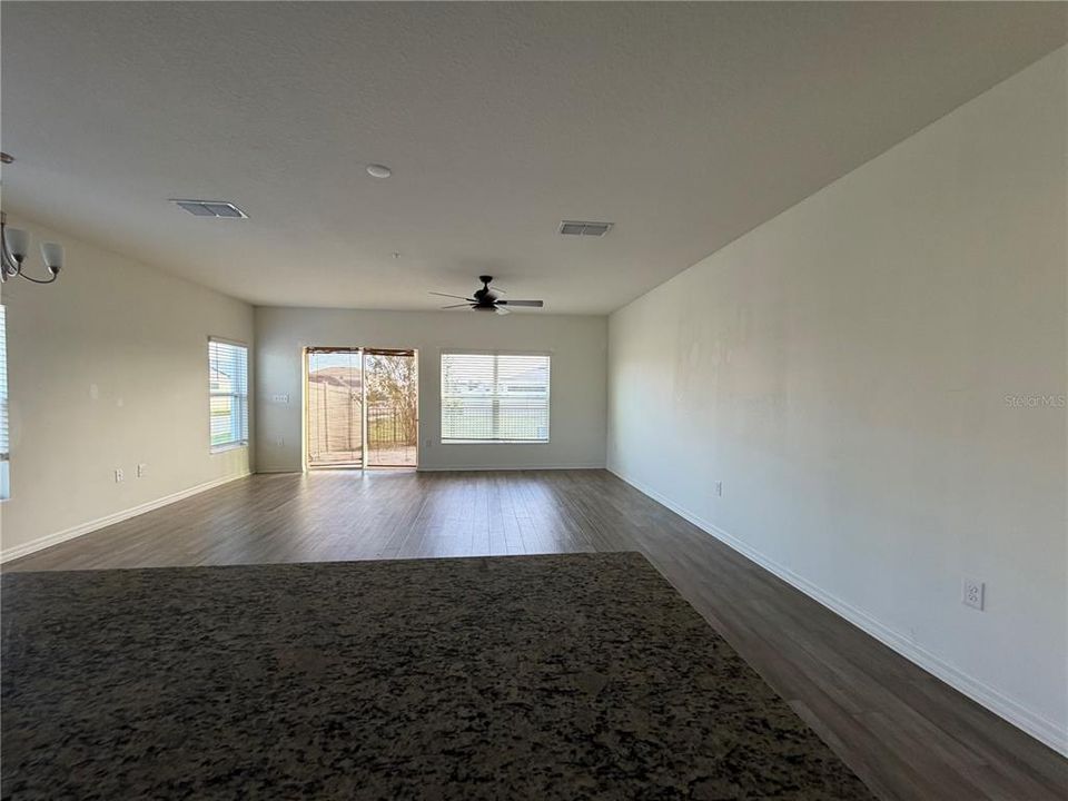 En Venta: $359,900 (3 camas, 3 baños, 1479 Pies cuadrados)