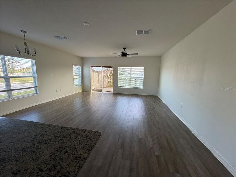 En Venta: $359,900 (3 camas, 3 baños, 1479 Pies cuadrados)