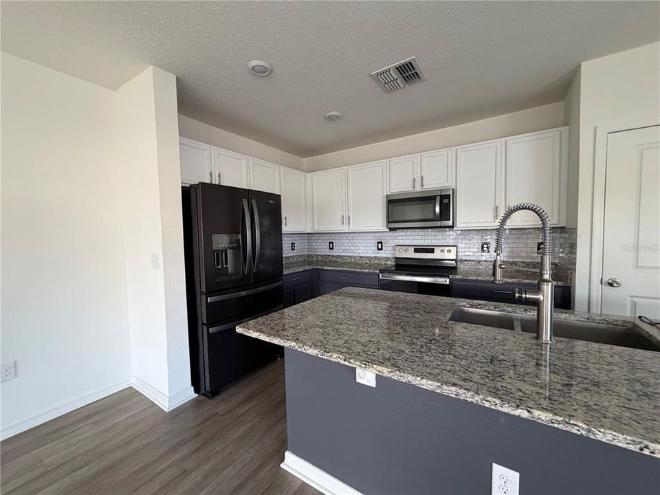 En Venta: $359,900 (3 camas, 3 baños, 1479 Pies cuadrados)