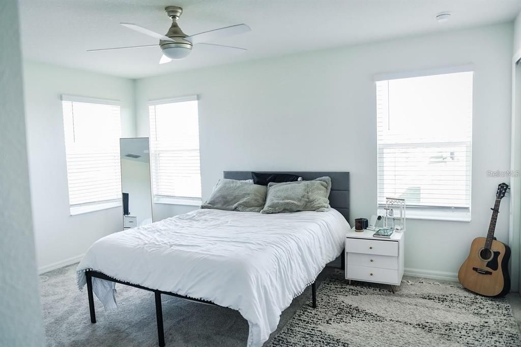 En Venta: $359,900 (3 camas, 3 baños, 1479 Pies cuadrados)