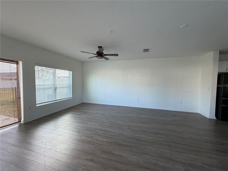 En Venta: $359,900 (3 camas, 3 baños, 1479 Pies cuadrados)