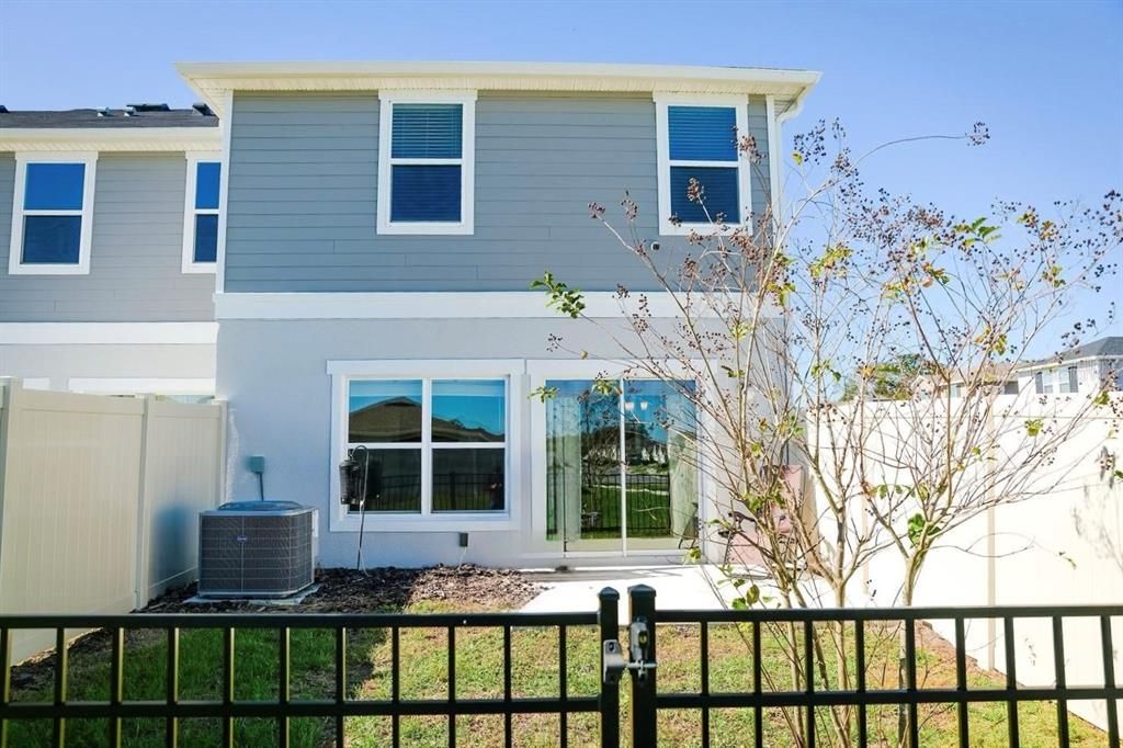 En Venta: $359,900 (3 camas, 3 baños, 1479 Pies cuadrados)