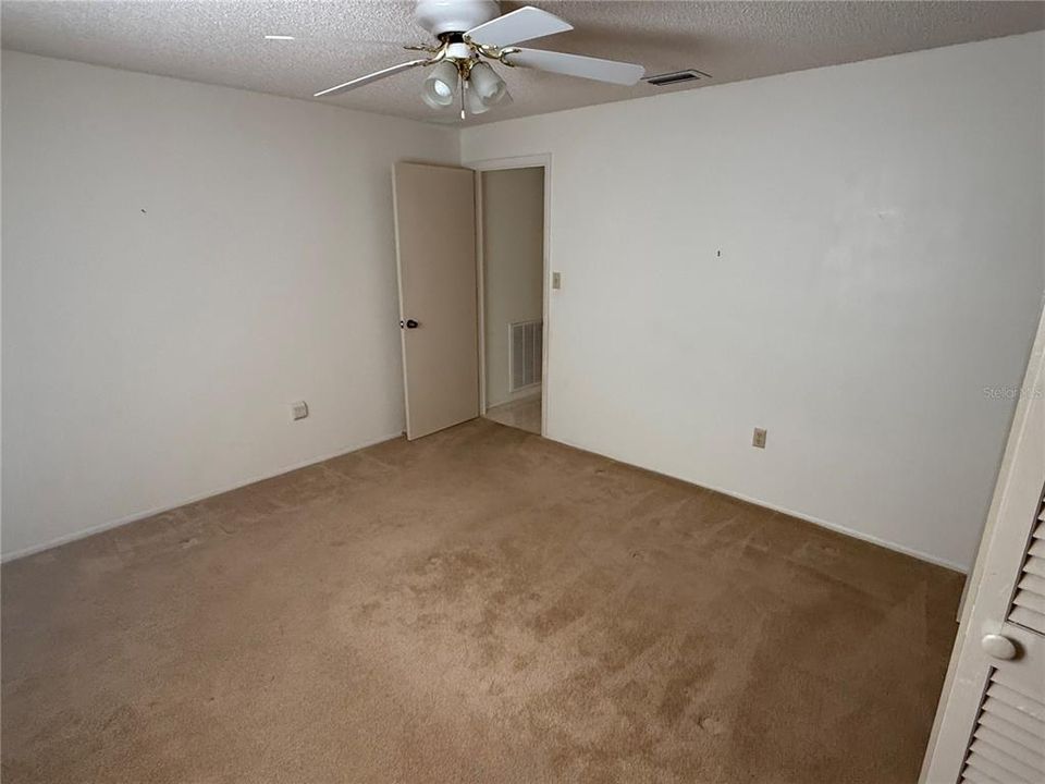 Active With Contract: $199,900 (2 beds, 2 baths, 1370 Square Feet)