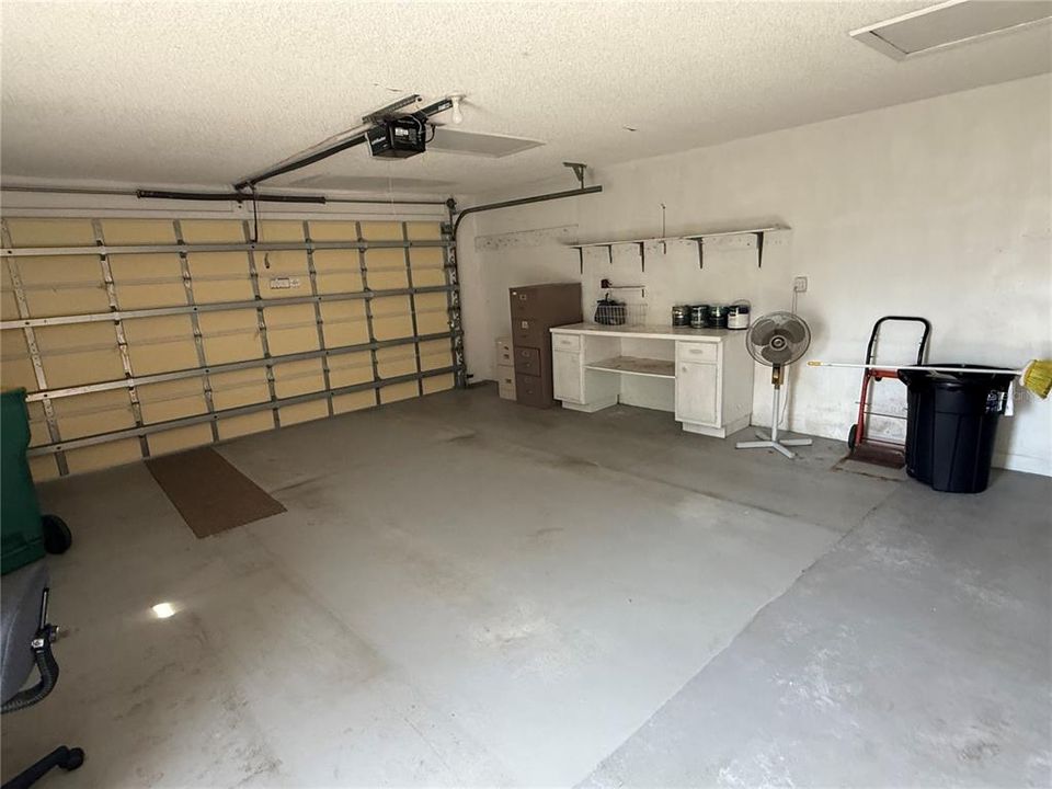 Active With Contract: $199,900 (2 beds, 2 baths, 1370 Square Feet)