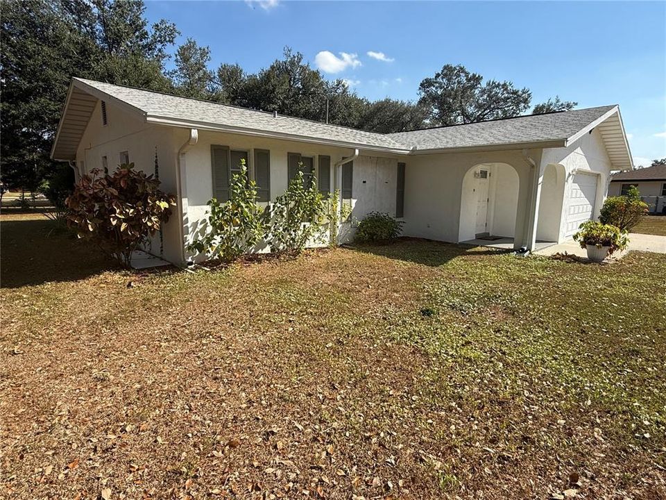 Active With Contract: $199,900 (2 beds, 2 baths, 1370 Square Feet)