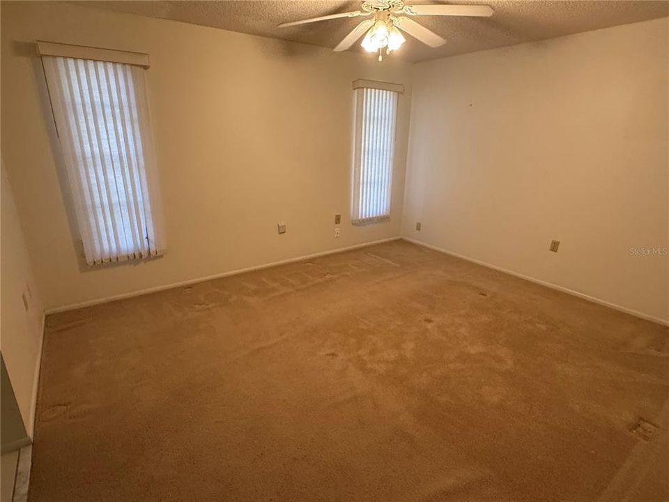 Active With Contract: $199,900 (2 beds, 2 baths, 1370 Square Feet)