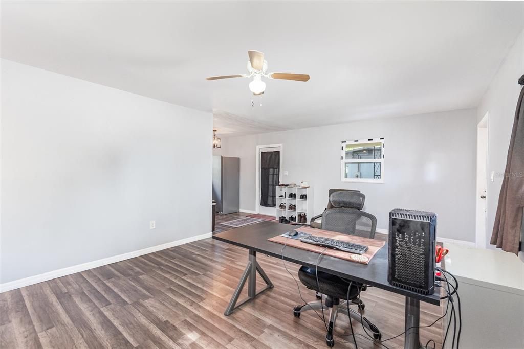 待售: $250,000 (2 贝兹, 1 浴室, 851 平方英尺)