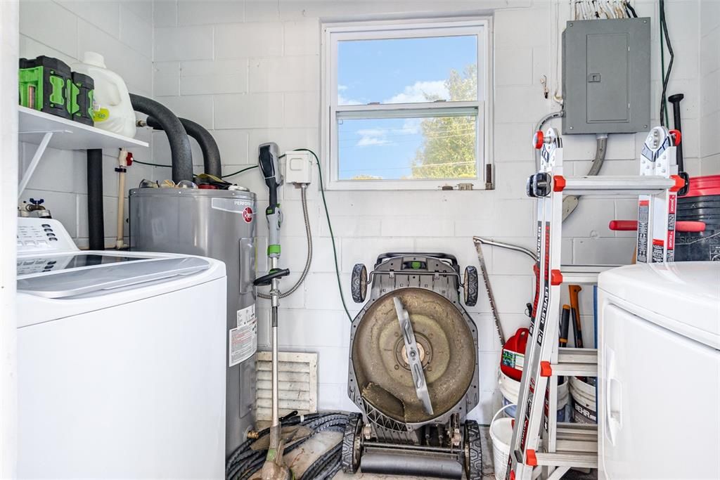 待售: $250,000 (2 贝兹, 1 浴室, 851 平方英尺)