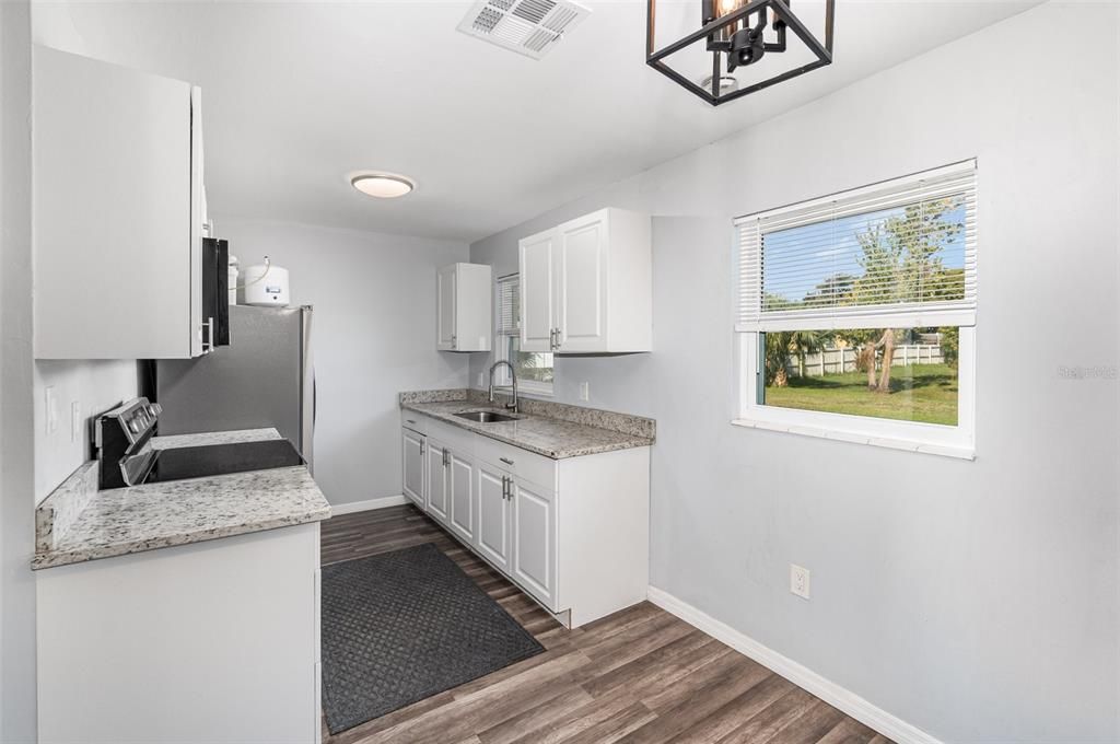 待售: $250,000 (2 贝兹, 1 浴室, 851 平方英尺)