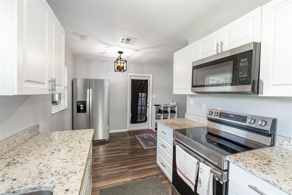 待售: $250,000 (2 贝兹, 1 浴室, 851 平方英尺)