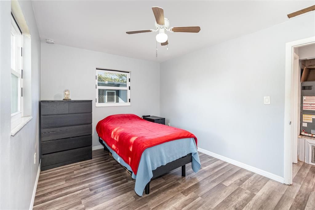 待售: $250,000 (2 贝兹, 1 浴室, 851 平方英尺)