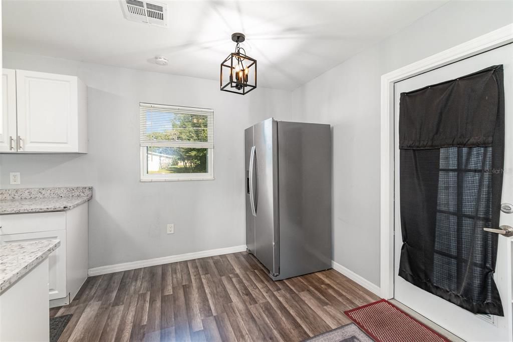 待售: $250,000 (2 贝兹, 1 浴室, 851 平方英尺)