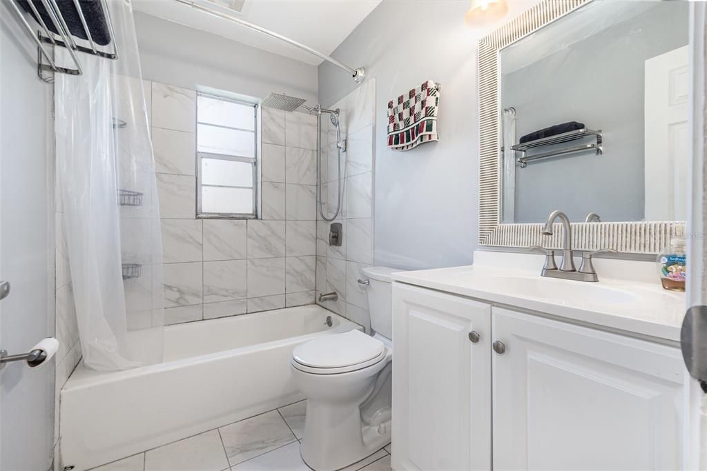 待售: $250,000 (2 贝兹, 1 浴室, 851 平方英尺)