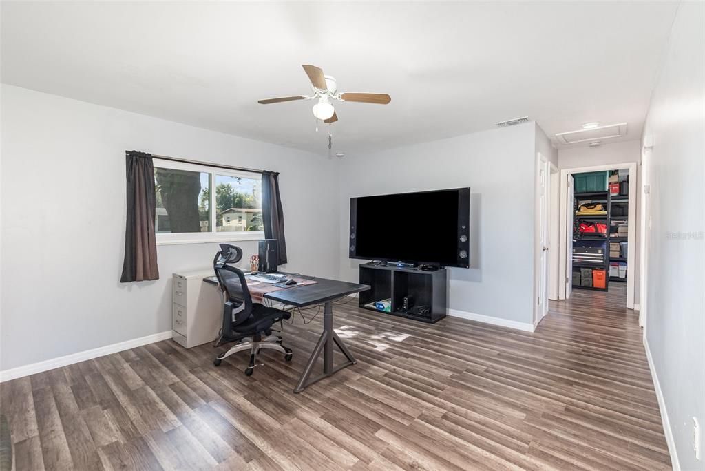 待售: $250,000 (2 贝兹, 1 浴室, 851 平方英尺)