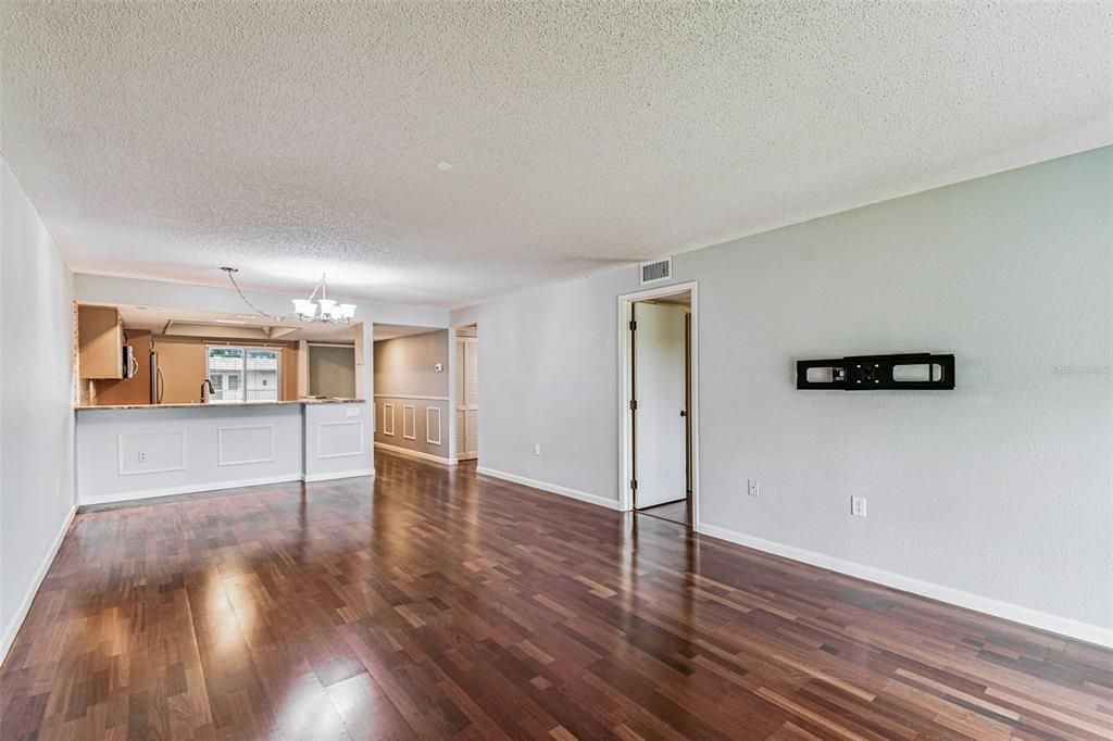 For Rent: $1,695 (2 beds, 2 baths, 1094 Square Feet)