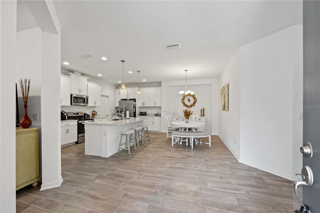 For Sale: $404,700 (2 beds, 2 baths, 1627 Square Feet)