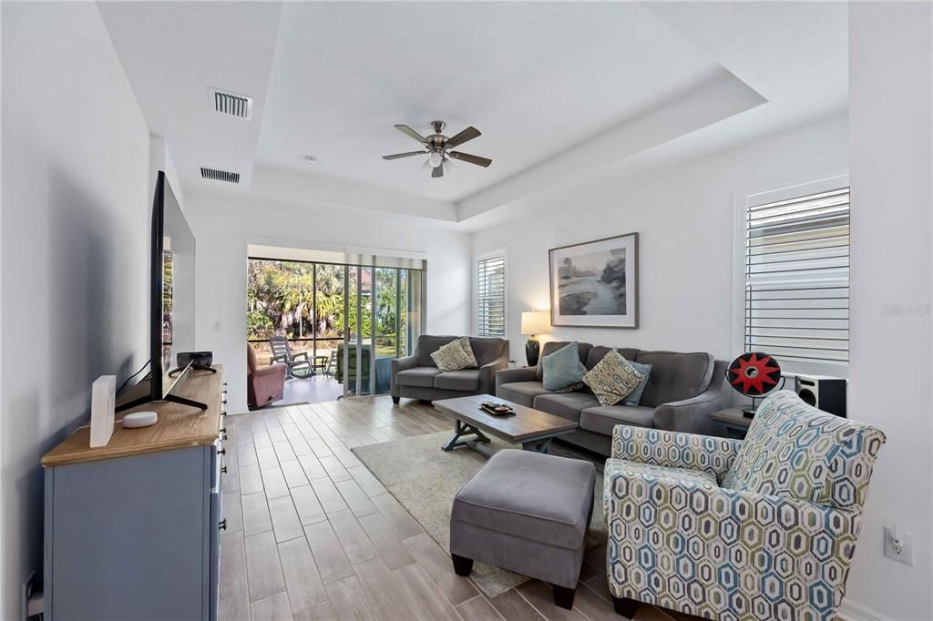 For Sale: $404,700 (2 beds, 2 baths, 1627 Square Feet)