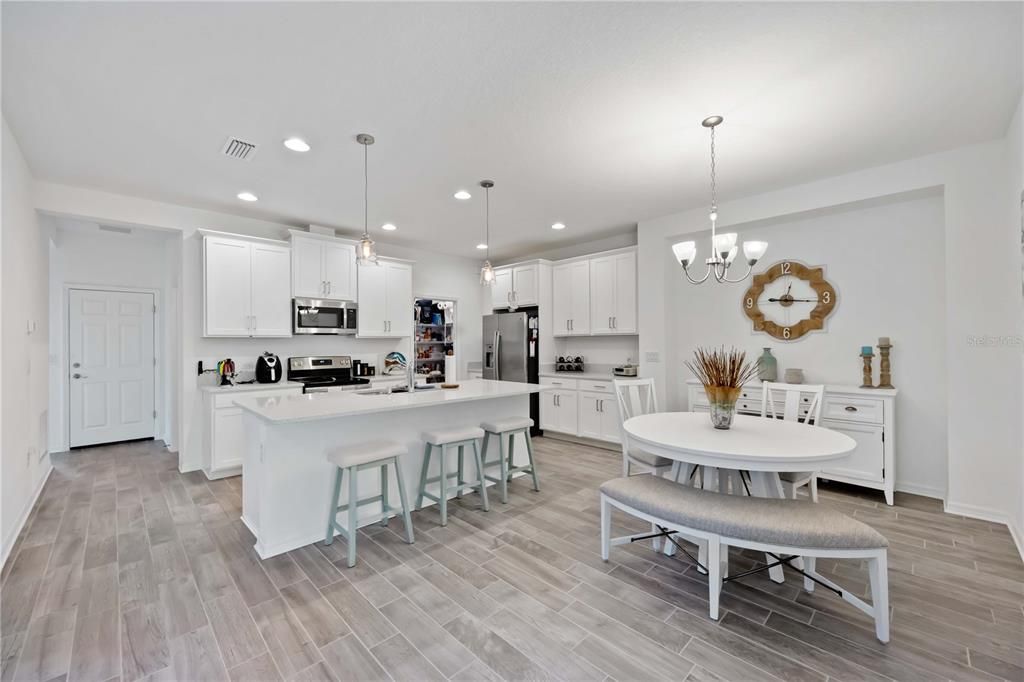 For Sale: $404,700 (2 beds, 2 baths, 1627 Square Feet)