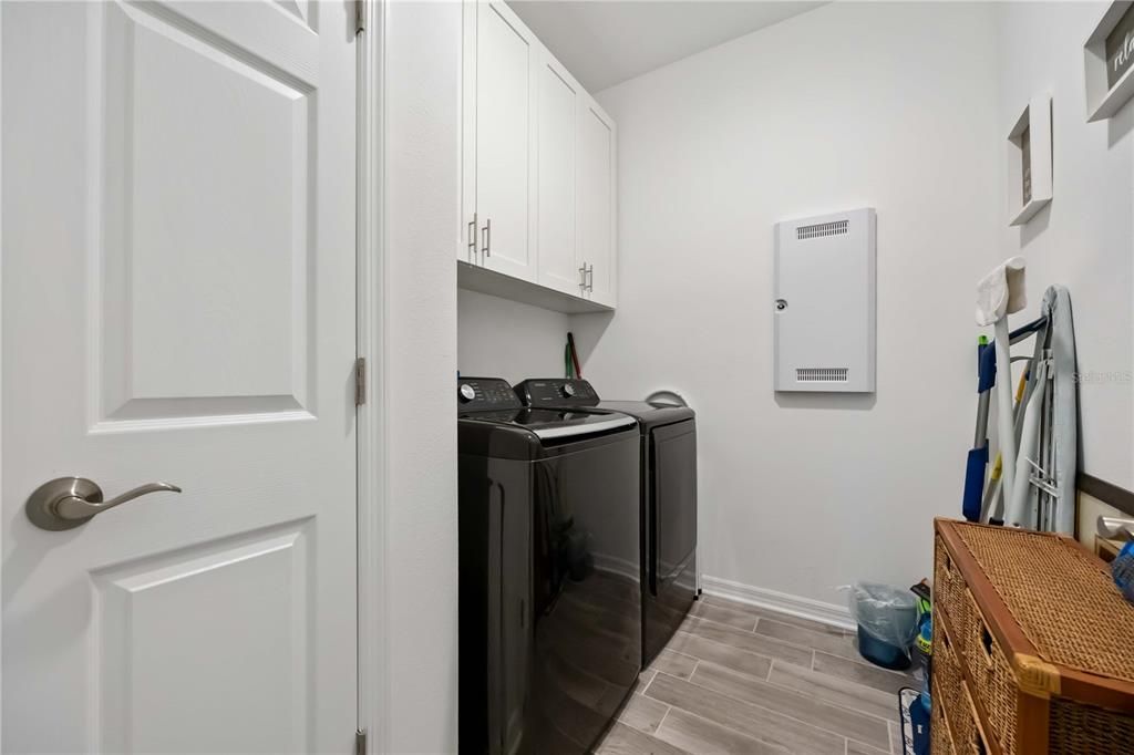 For Sale: $404,700 (2 beds, 2 baths, 1627 Square Feet)