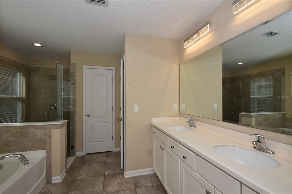 For Sale: $385,000 (3 beds, 2 baths, 2041 Square Feet)