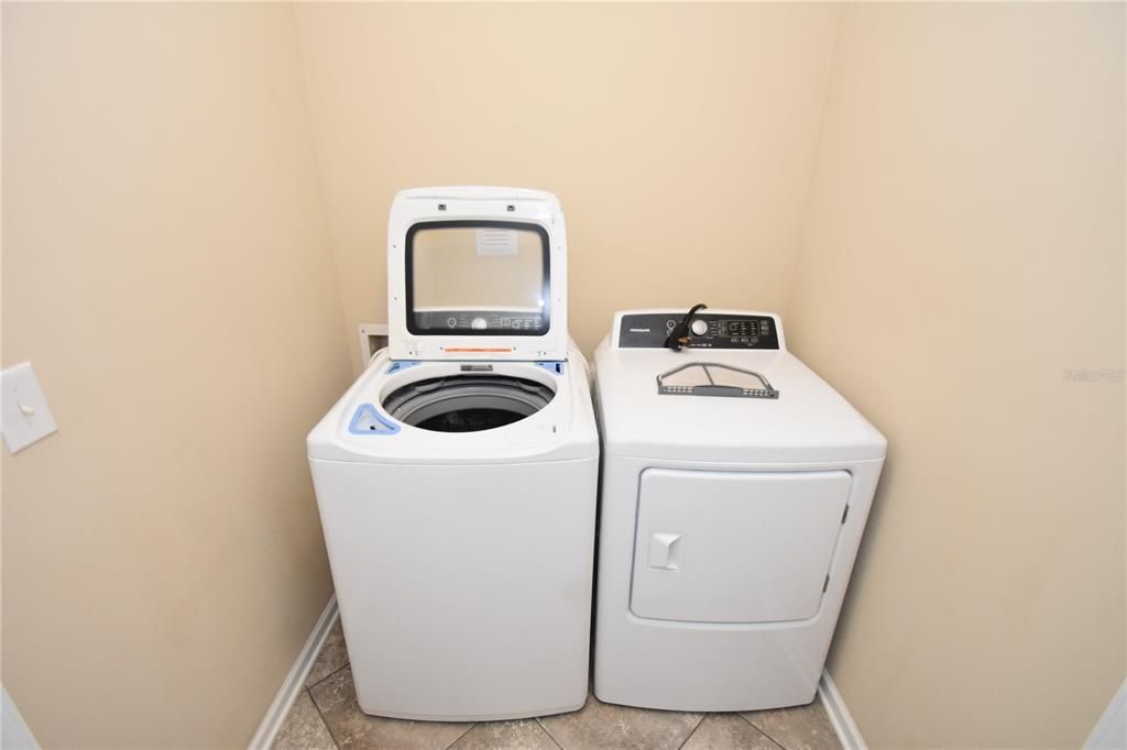 For Sale: $385,000 (3 beds, 2 baths, 2041 Square Feet)