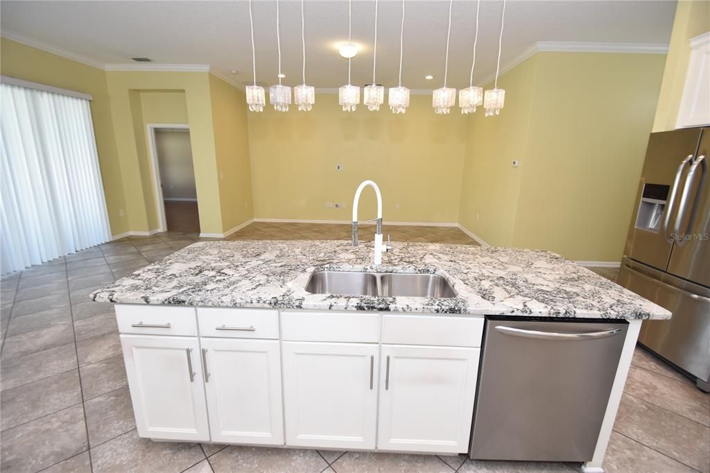 For Sale: $385,000 (3 beds, 2 baths, 2041 Square Feet)