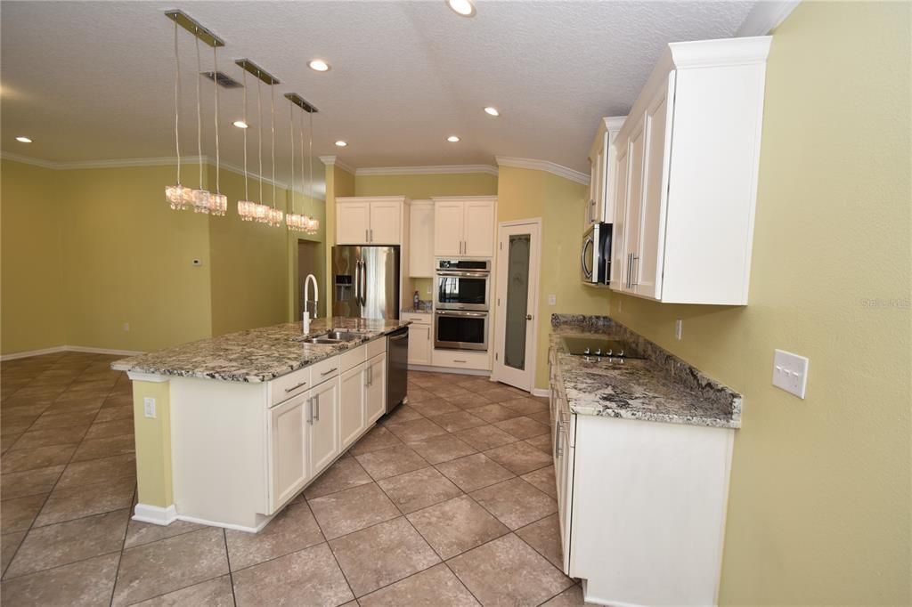 For Sale: $385,000 (3 beds, 2 baths, 2041 Square Feet)