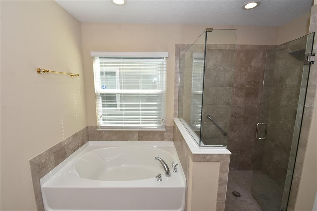 For Sale: $385,000 (3 beds, 2 baths, 2041 Square Feet)