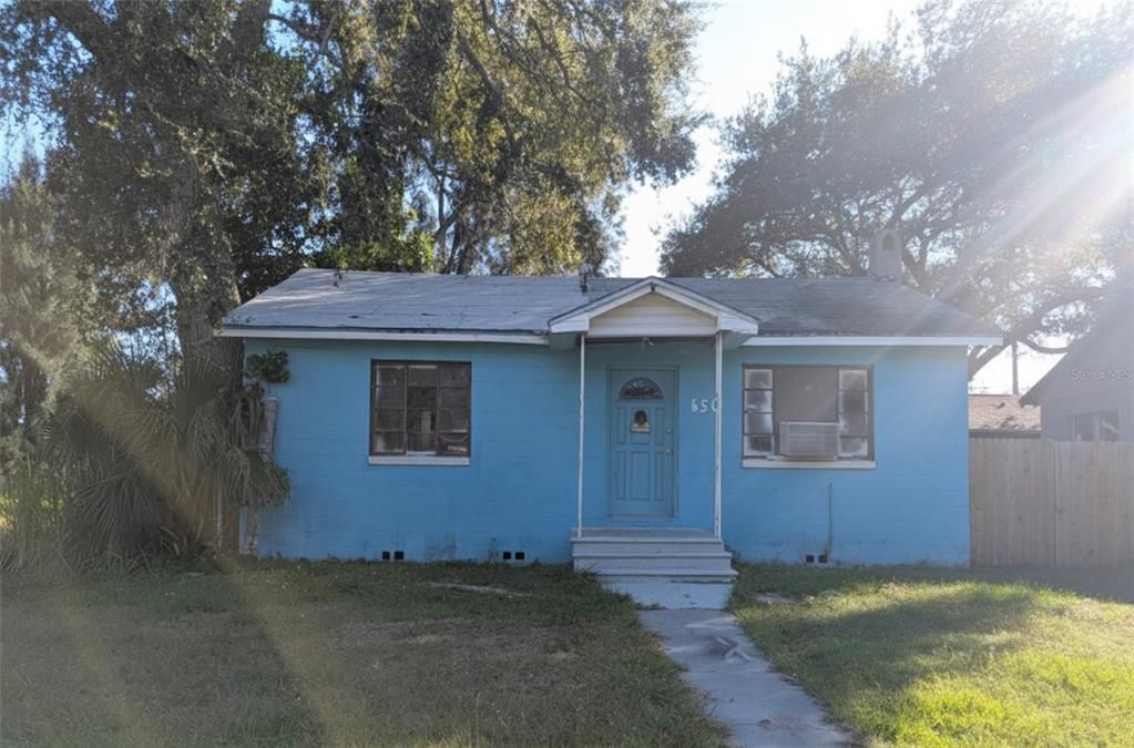 合同活跃: $175,000 (2 贝兹, 2 浴室, 768 平方英尺)