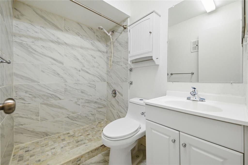 На продажу: $147,900 (1 спален, 1 ванн, 593 Квадратных фут)