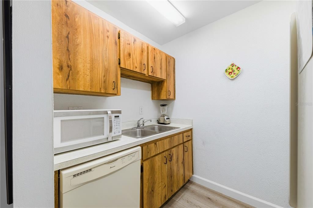 На продажу: $147,900 (1 спален, 1 ванн, 593 Квадратных фут)