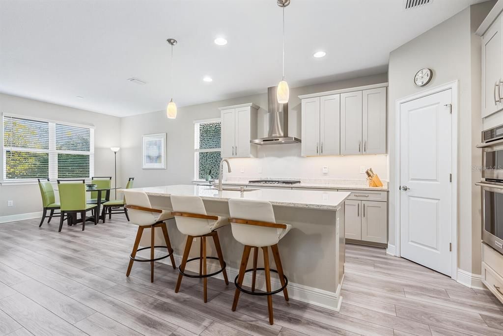 На продажу: $624,900 (2 спален, 2 ванн, 1843 Квадратных фут)