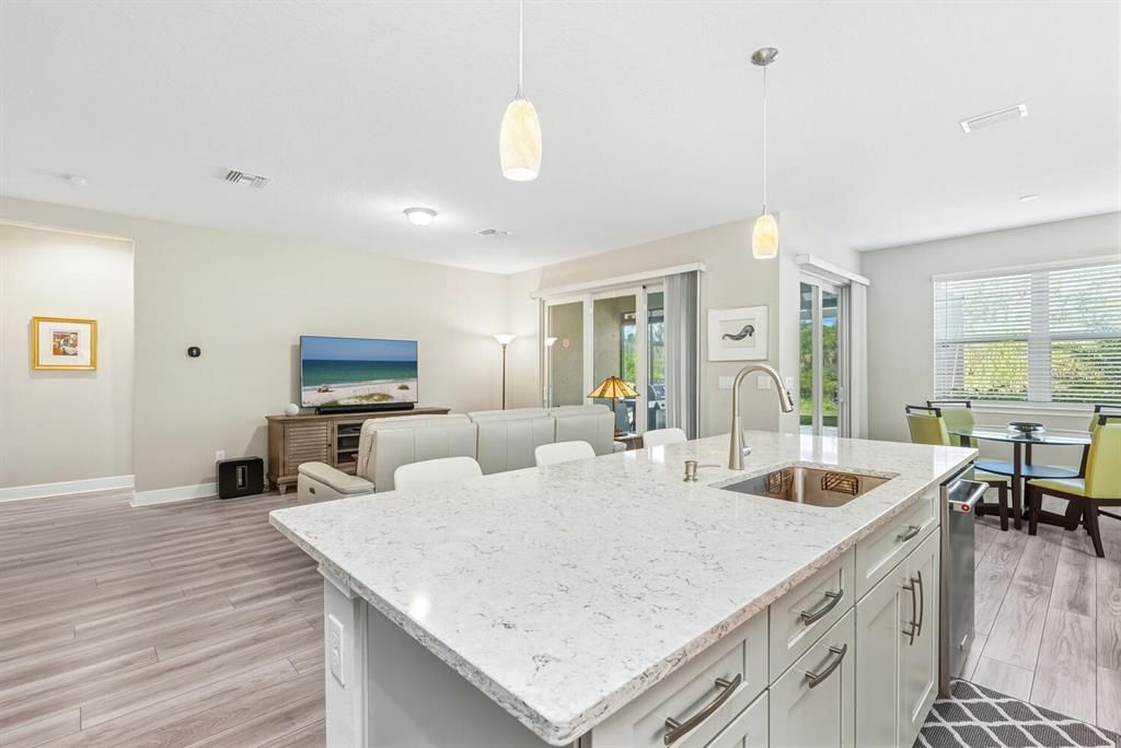 На продажу: $624,900 (2 спален, 2 ванн, 1843 Квадратных фут)